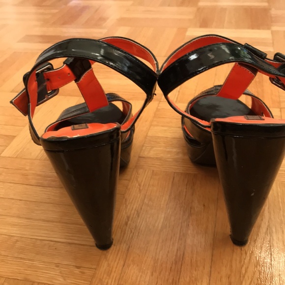 TWENTY ONE WOMANS HEELS. SIZE 9 - Picture 3 of 6